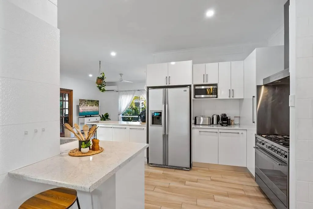 Trinity Beach Family Getaway 4Br, Sleeps 10 - Pool Trinity Beach